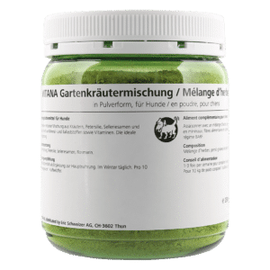 Abschmecken mit einer Mischung aus Kräutern